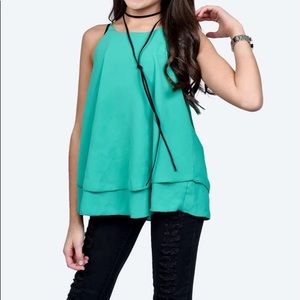 Adorable girls’ green shirt!